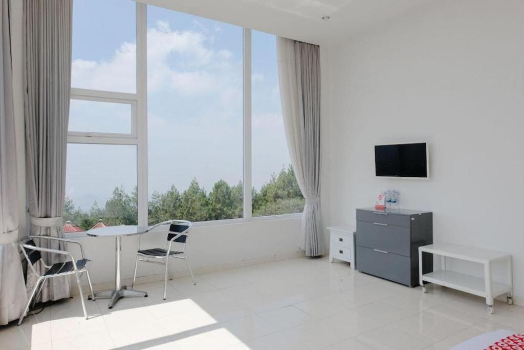 โอโย 1194 วิลลา บูกิต ปันเดอร์มัน เรสซิเดนซ์ Hotel บาตู ภายนอก รูปภาพ